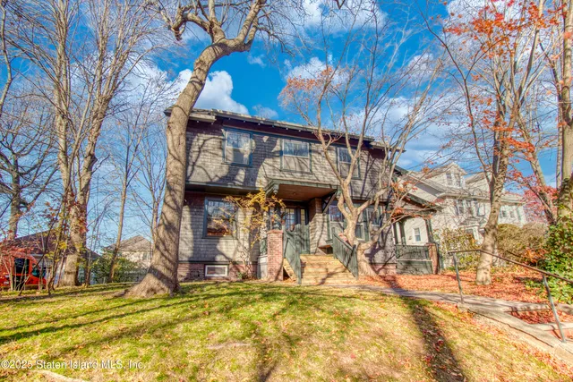 $945,000 | 219 Kingsley Avenue | Westerleigh