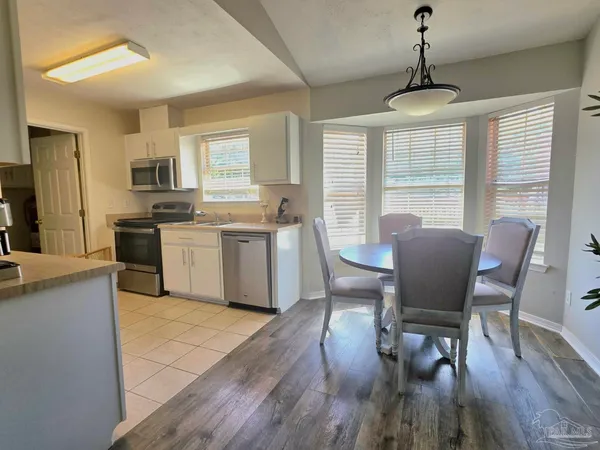 $1,800 | 81 North Jamaica Street, Pensacola, FL 32507
