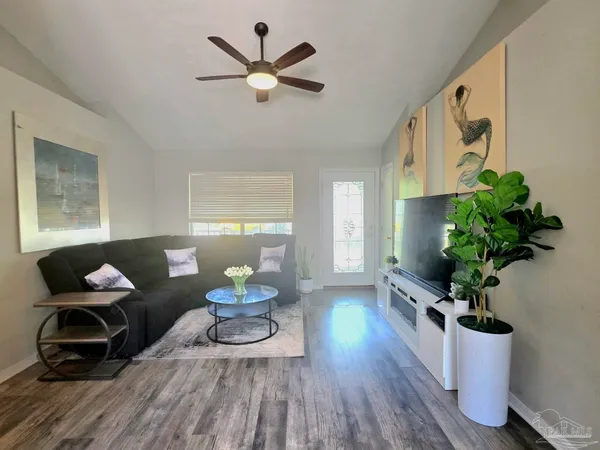 $1,800 | 81 North Jamaica Street, Pensacola, FL 32507