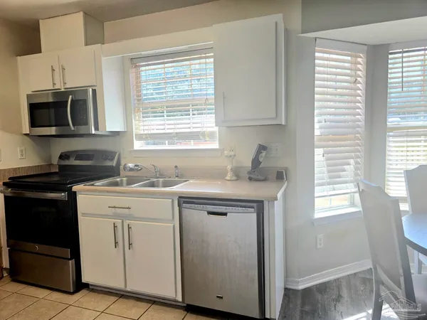 $1,800 | 81 North Jamaica Street, Pensacola, FL 32507