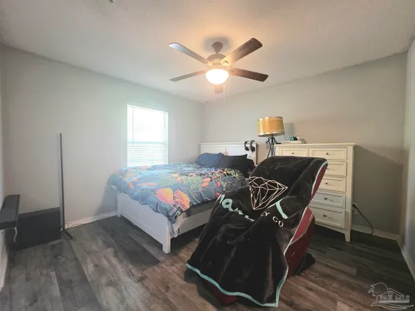$1,800 | 81 North Jamaica Street, Pensacola, FL 32507