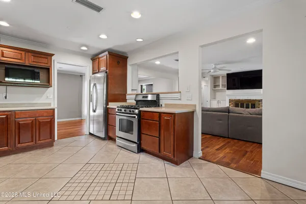 $729,000 | 1407 Hellmers Lane, Ocean Springs, MS 39564