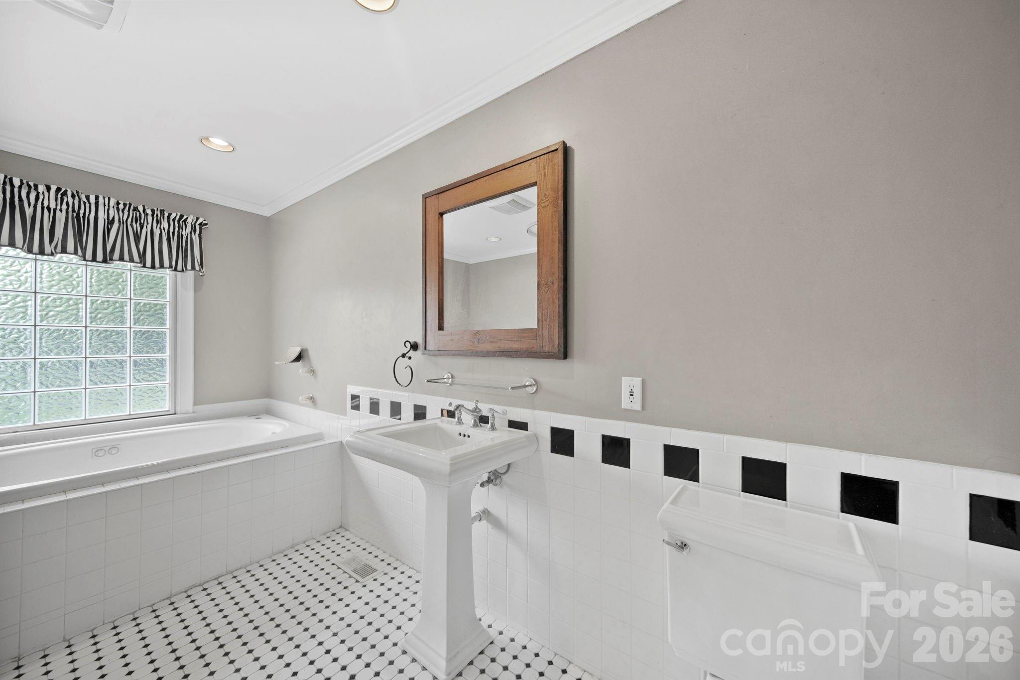 1109 Union Road Gastonia, NC 28054 - Photo 33 of 44 a bathroom with a sink and a bathtub