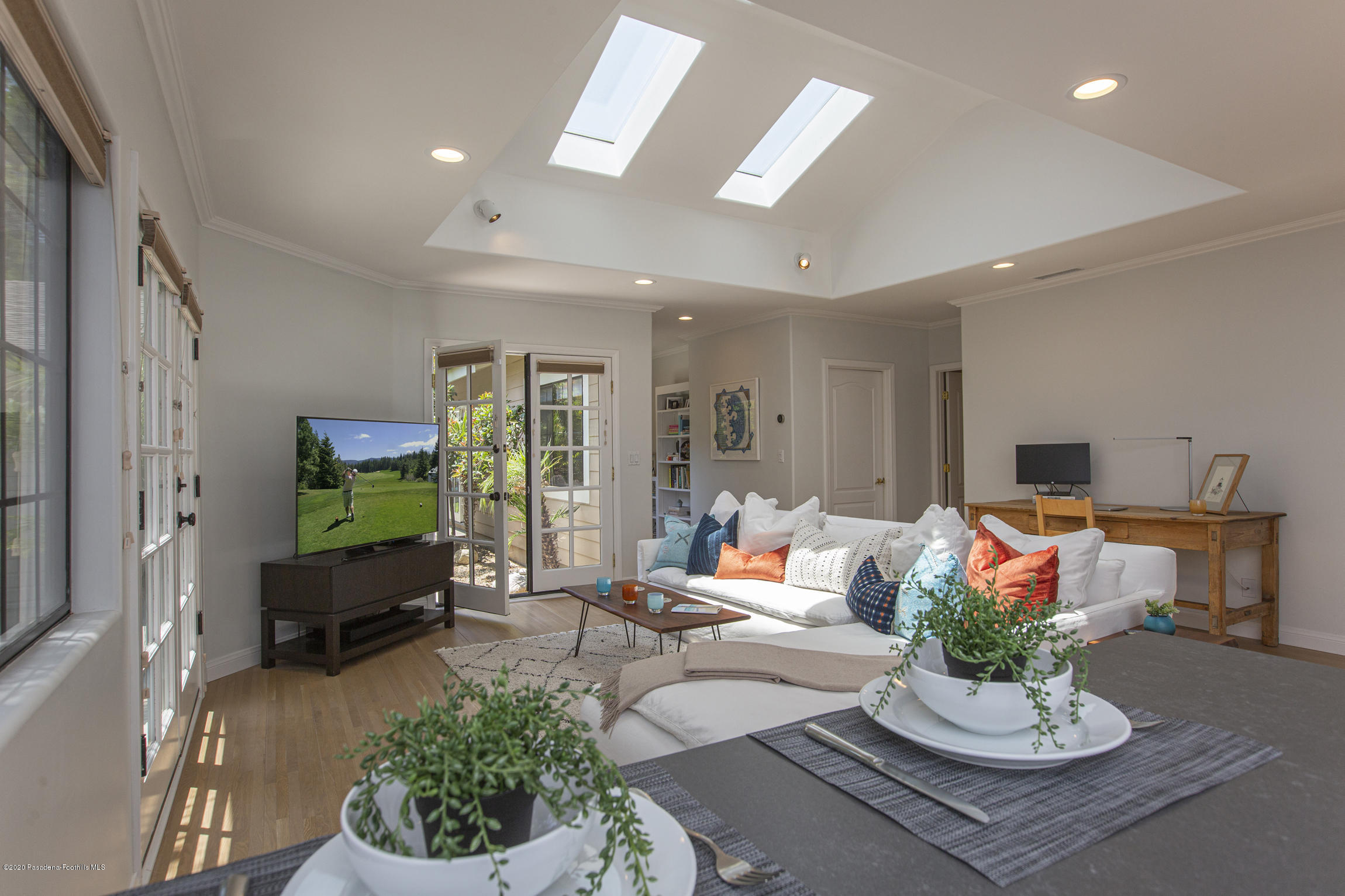 4557 Viro Road La Canada Flintridge, CA 91011 - Photo 15 of 43 22