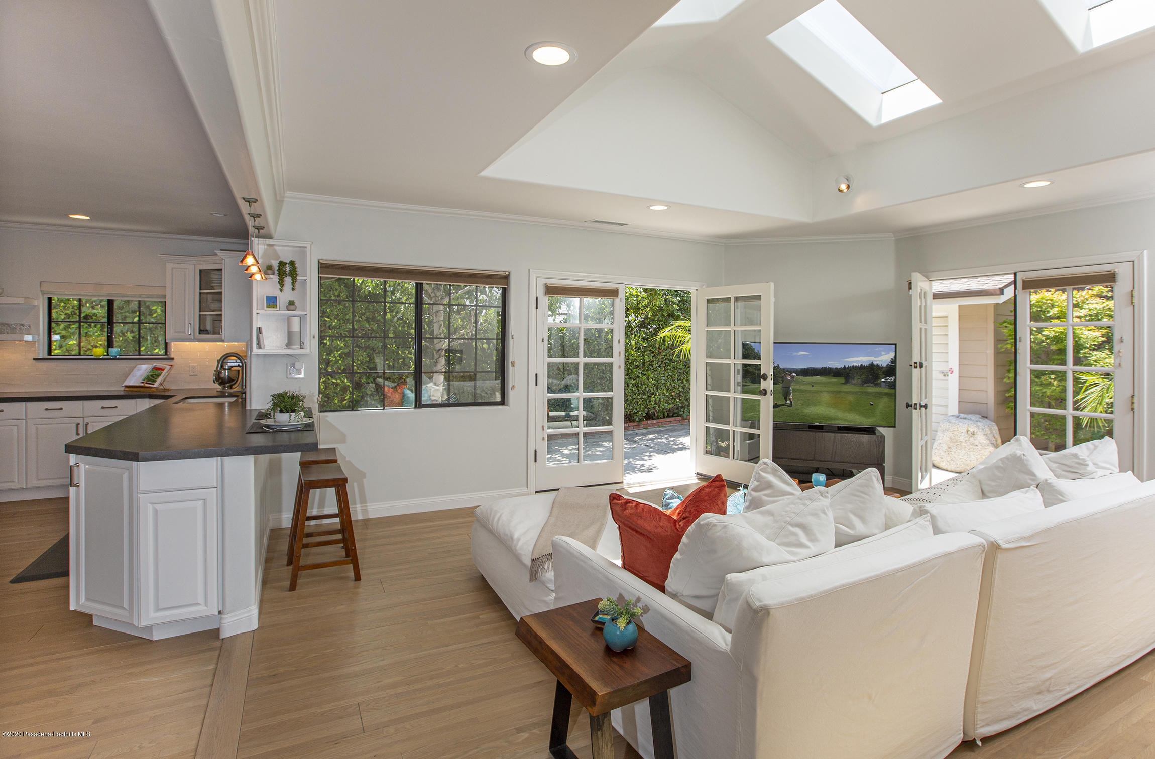 4557 Viro Road La Canada Flintridge, CA 91011 - Photo 17 of 43 26