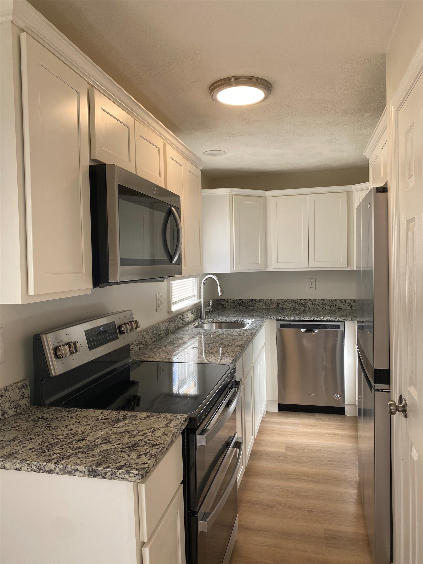 1 L Phillip Road Derry, NH 03038 - Photo 3 of 14