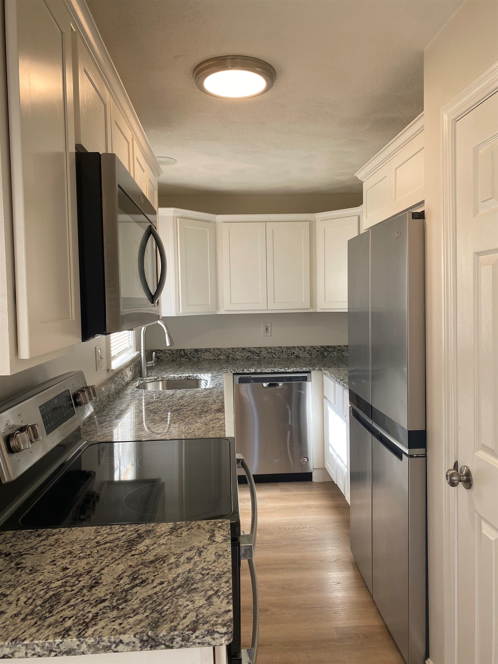 1 L Phillip Road Derry, NH 03038 - Photo 4 of 14