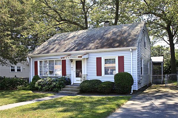 92 Thornton Road Waltham, MA 02453 - Photo 1 of 21