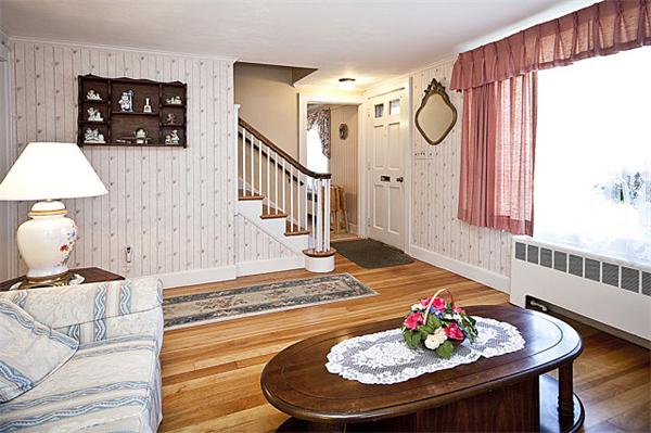 92 Thornton Road Waltham, MA 02453 - Photo 6 of 21