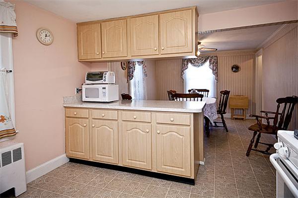 92 Thornton Road Waltham, MA 02453 - Photo 9 of 21