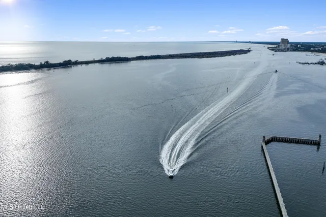 $1,071,352 | 164 Beach Biloxi Ms 39530, Gulfport, MS 39507