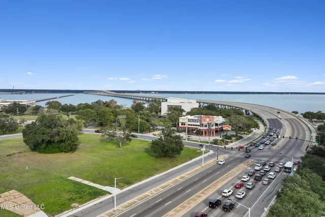 $1,071,352 | 164 Beach Biloxi Ms 39530, Gulfport, MS 39507