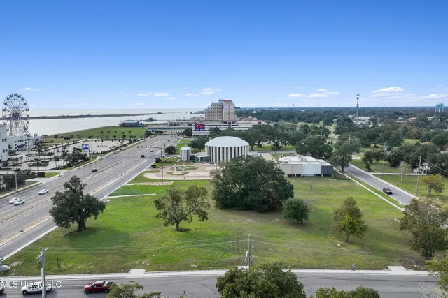 $1,071,352 | 164 Beach Biloxi Ms 39530, Gulfport, MS 39507