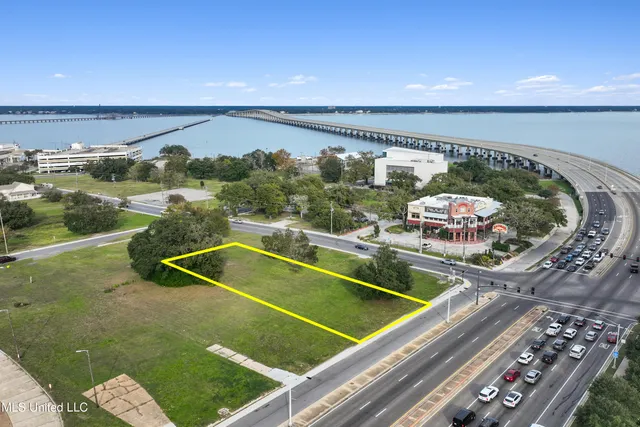$1,071,352 | 164 Beach Biloxi Ms 39530, Gulfport, MS 39507