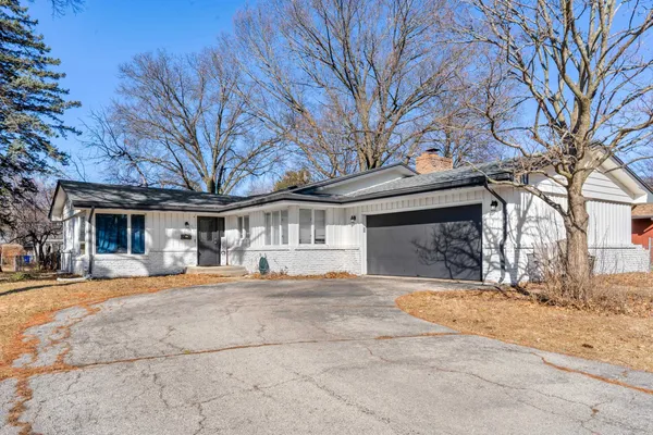 $230,000 | 918 Mayfair Place, Rockford, IL 61107