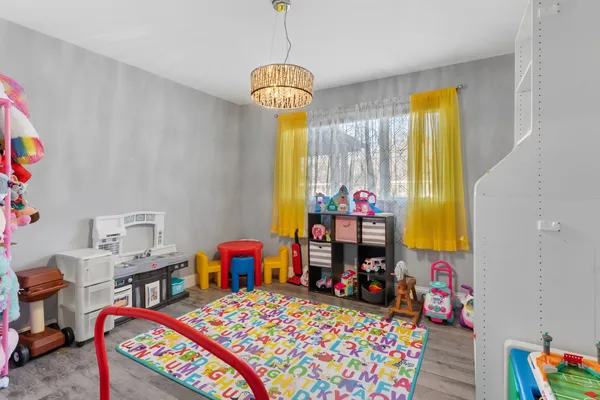 $230,000 | 918 Mayfair Place, Rockford, IL 61107