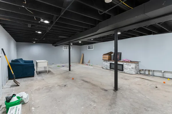 $230,000 | 918 Mayfair Place, Rockford, IL 61107