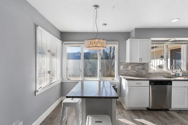 $230,000 | 918 Mayfair Place, Rockford, IL 61107