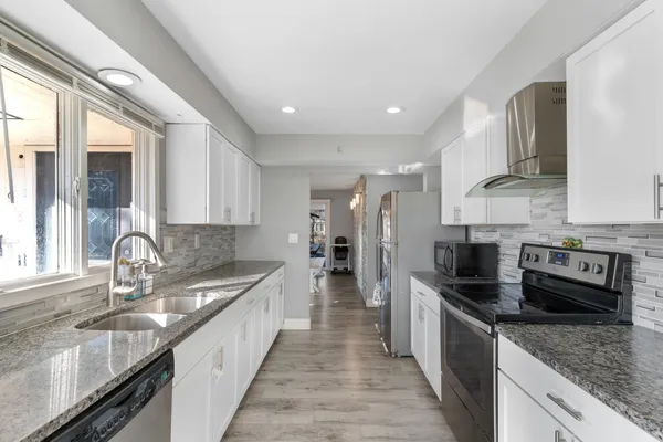 $230,000 | 918 Mayfair Place, Rockford, IL 61107