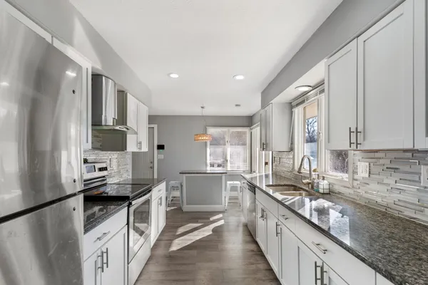 $230,000 | 918 Mayfair Place, Rockford, IL 61107