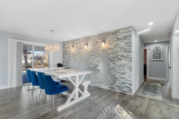 $230,000 | 918 Mayfair Place, Rockford, IL 61107