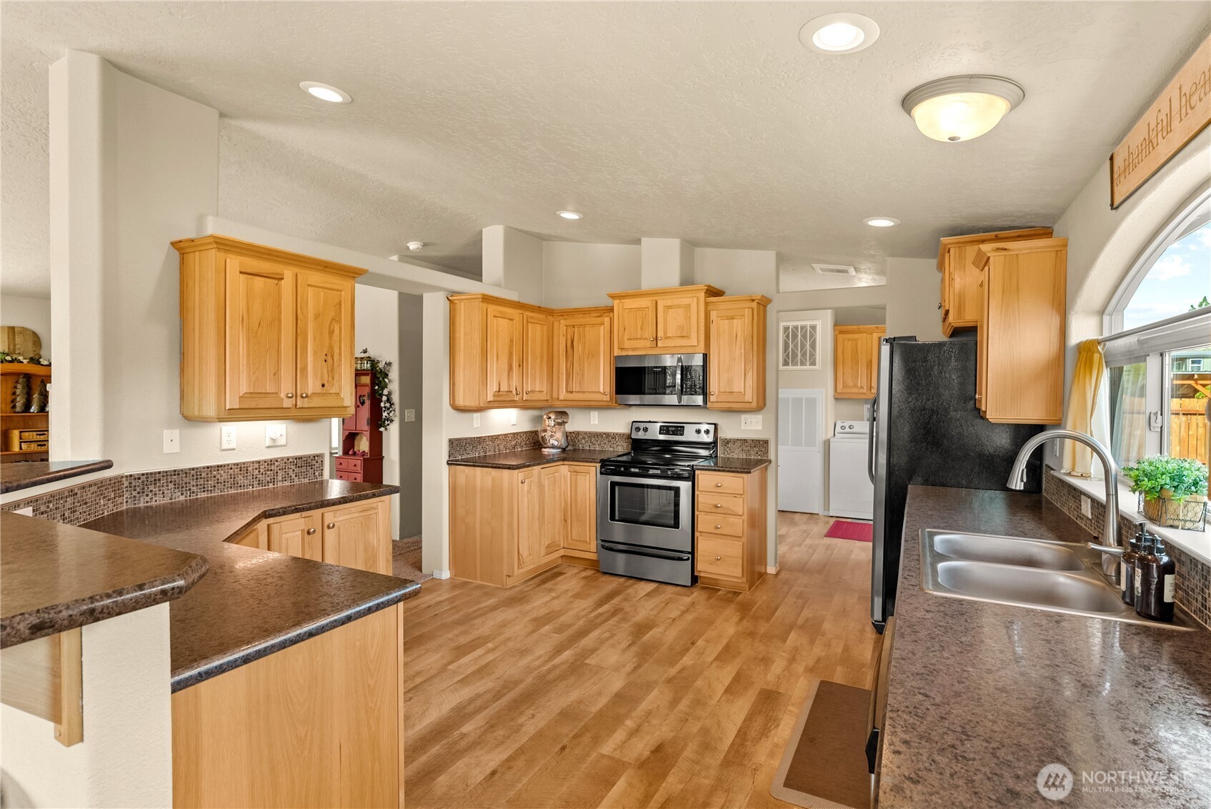 88 Horizon View Winthrop, WA 98862 - Photo 18 of 40 a kitchen with stainless steel appliances granite countertop a sink refrigerator and cabinets