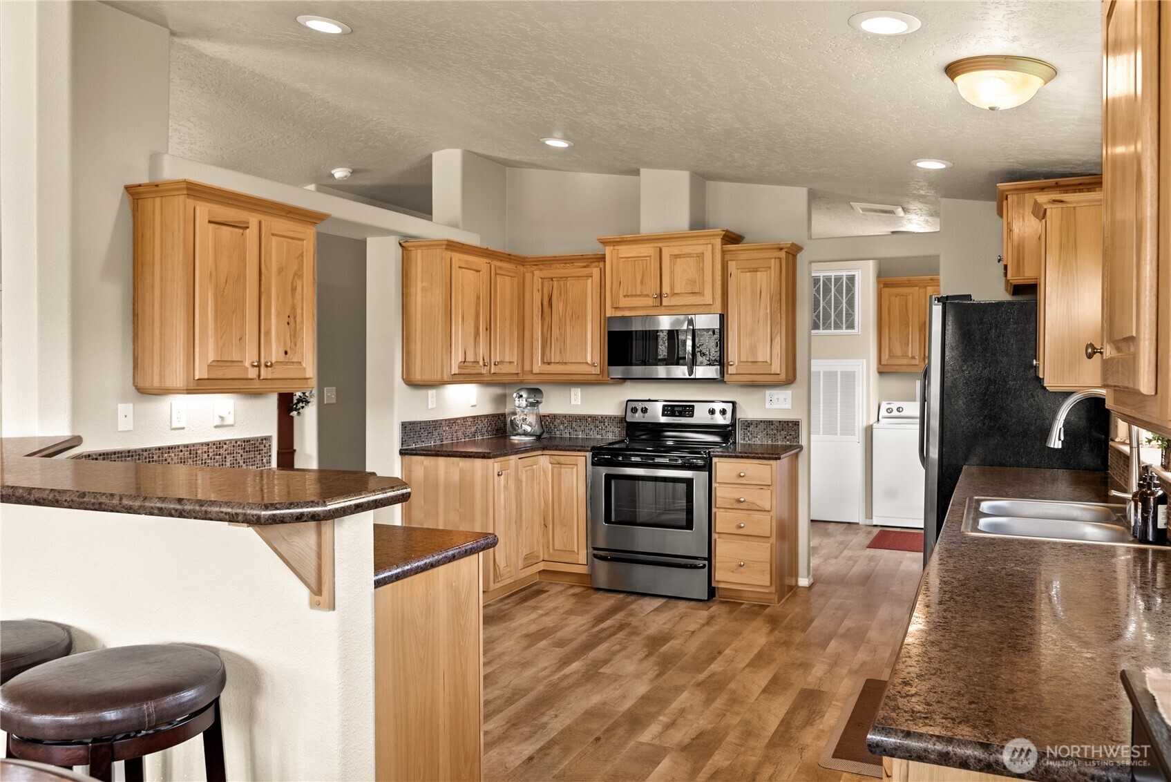 88 Horizon View Winthrop, WA 98862 - Photo 19 of 40 a kitchen with stainless steel appliances granite countertop a refrigerator a stove top oven a sink and dishwasher