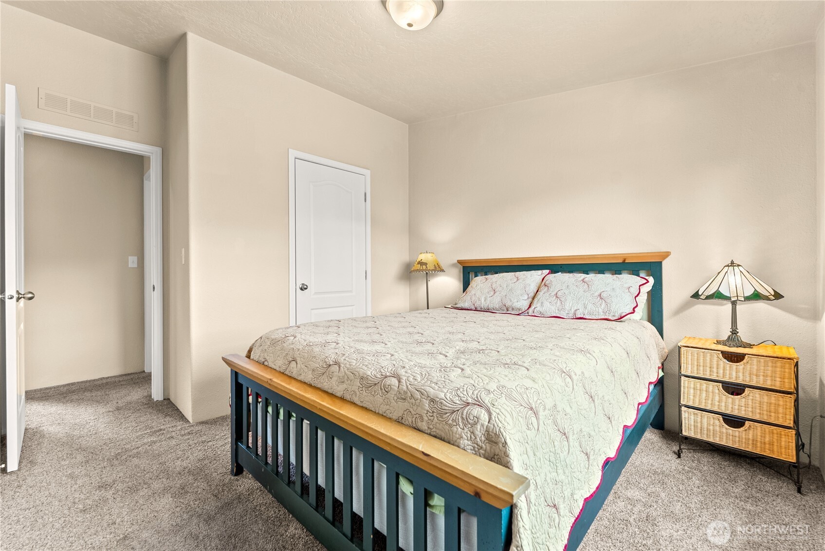 88 Horizon View Winthrop, WA 98862 - Photo 31 of 40 a bedroom with a bed and a window