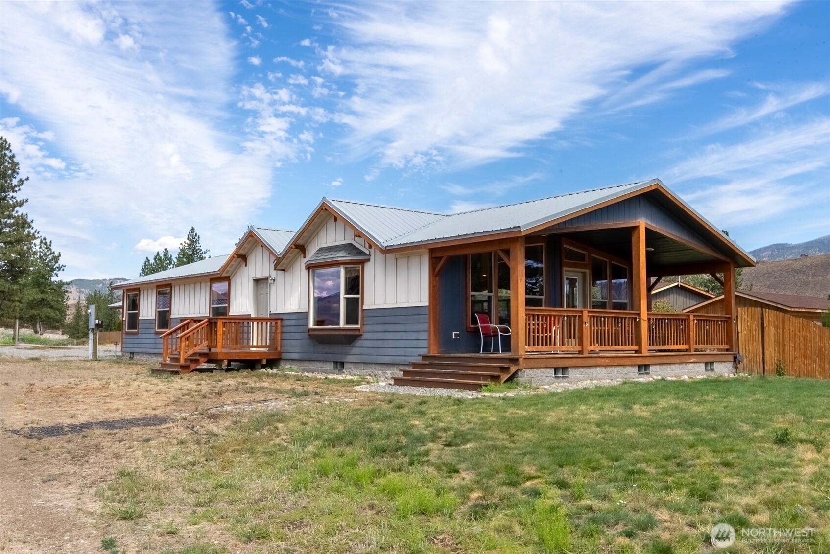 88 Horizon View Winthrop, WA 98862 - Photo 5 of 40 front view of a house with a yard