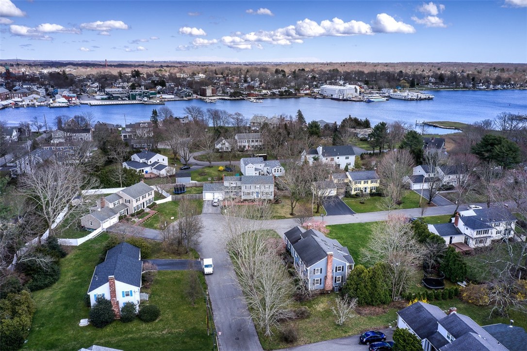 11 Briarfield Road Barrington, RI 02806 - Photo 2 of 50 Gallery Image 2