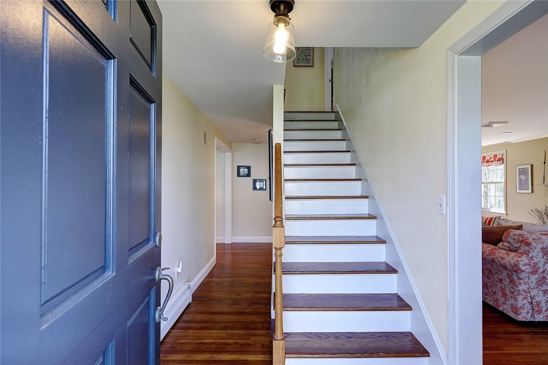 11 Briarfield Road Barrington, RI 02806 - Photo 3 of 50 Gallery Image 3