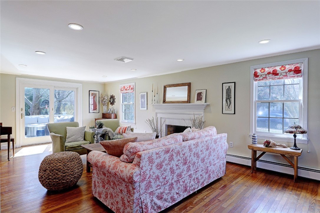 11 Briarfield Road Barrington, RI 02806 - Photo 4 of 50 Gallery Image 4