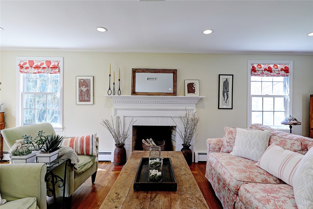 11 Briarfield Road Barrington, RI 02806 - Photo 5 of 50 Gallery Image 5