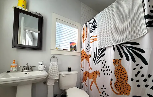 $2,910 | 711 Northwest 10th Street, Unit 10, Gainesville, FL 32601