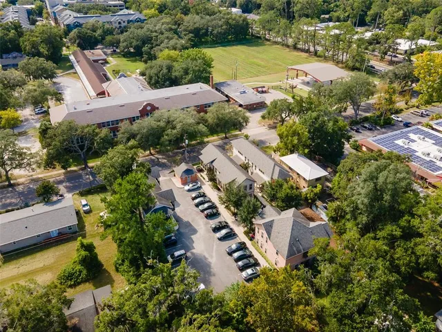 $2,910 | 711 Northwest 10th Street, Unit 10, Gainesville, FL 32601