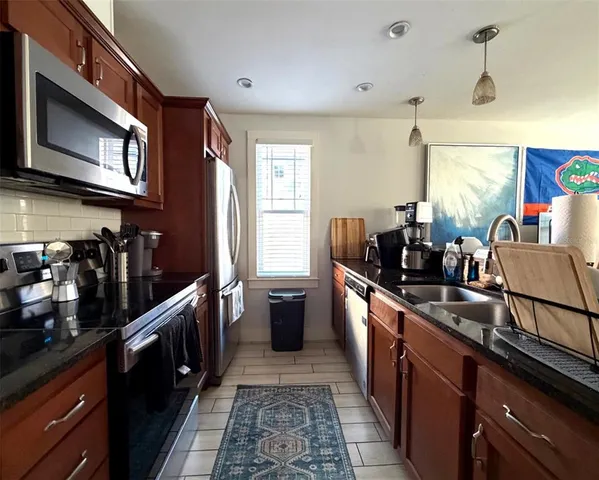 $2,910 | 711 Northwest 10th Street, Unit 10, Gainesville, FL 32601