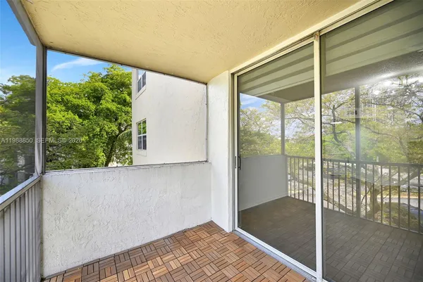 $2,450 | 8343 Lake Drive, Unit 303, Doral, FL 33166