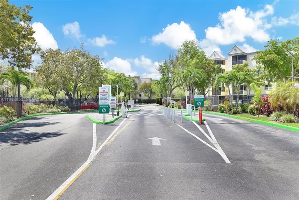 $2,450 | 8343 Lake Drive, Unit 303, Doral, FL 33166