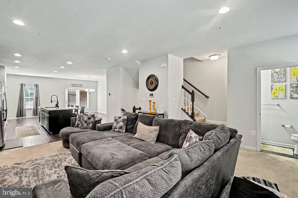 8338 Kippis Road Millersville, MD 21108 - Photo 5 of 32 LIVING ROOM