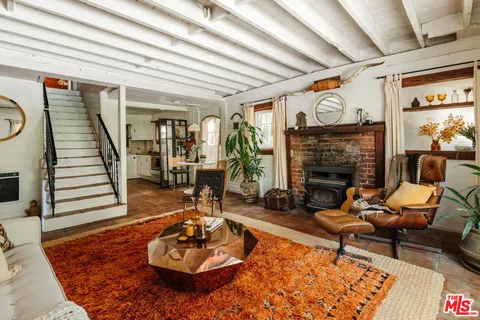 $1,100,000 | 437 Short Trail, Topanga, CA 90290