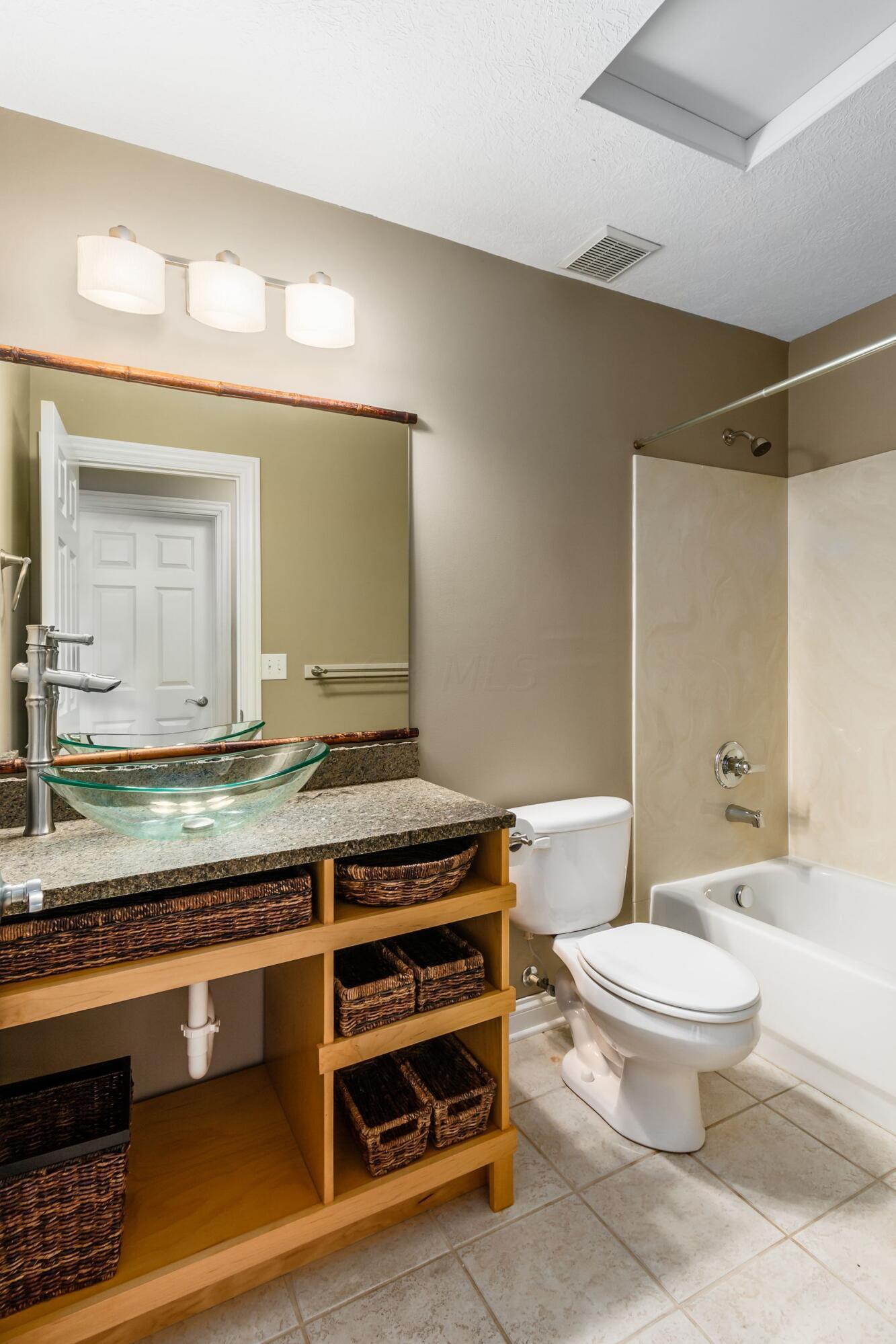 4896 Rays Circle Dublin, OH 43016 - Photo 26 of 45 Main bathroom