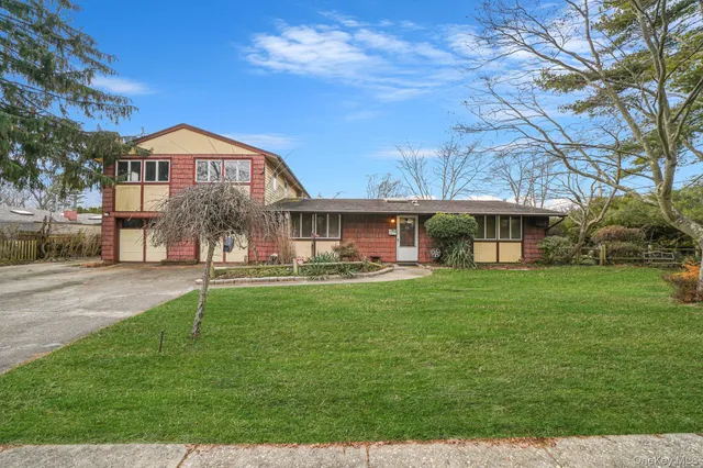 $600,000 | 1344 Boston Avenue, Bay Shore, NY 11706