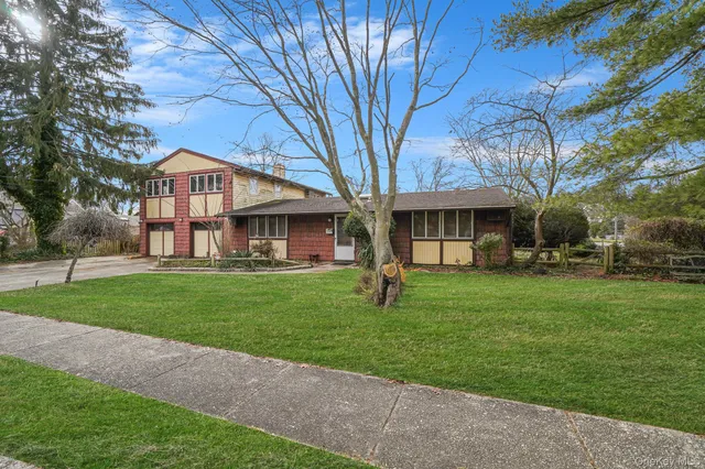 $600,000 | 1344 Boston Avenue, Bay Shore, NY 11706