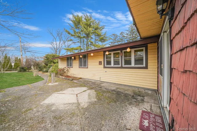 $600,000 | 1344 Boston Avenue, Bay Shore, NY 11706