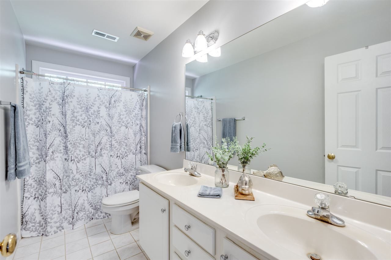 11921 Larka Court Raleigh, NC 27613 - Photo 20 of 30 Bathroom