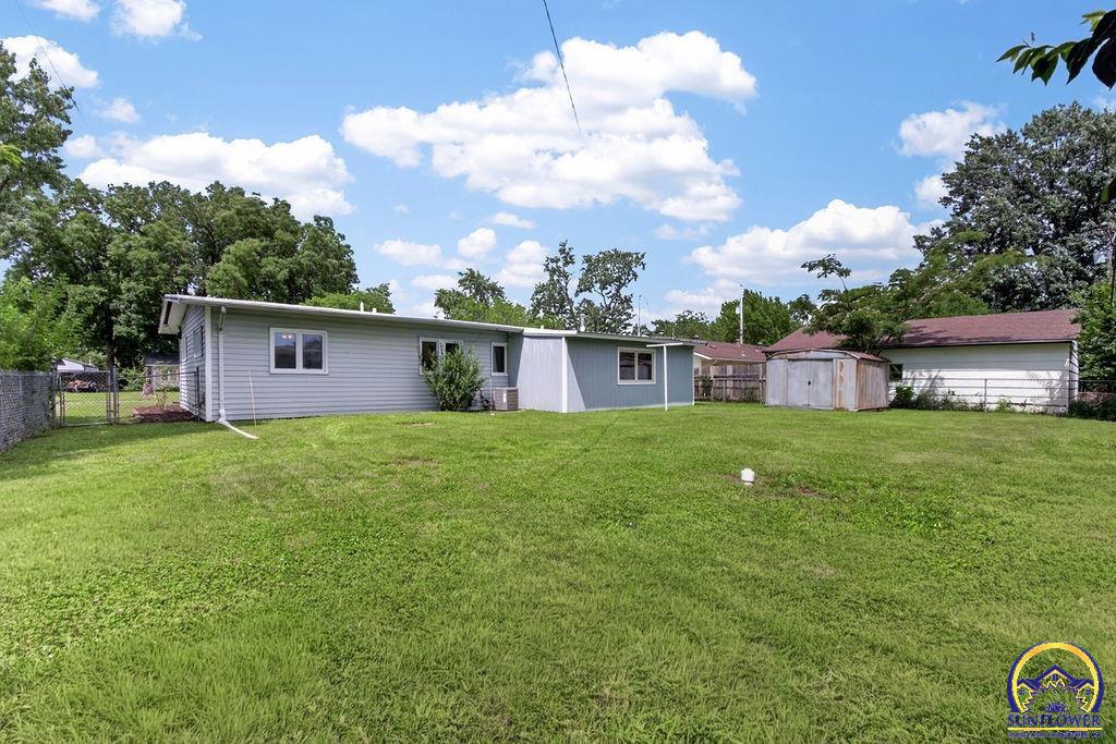 5517 Southwest 17th Terrace Topeka, KS 66604 - Photo 31 of 34