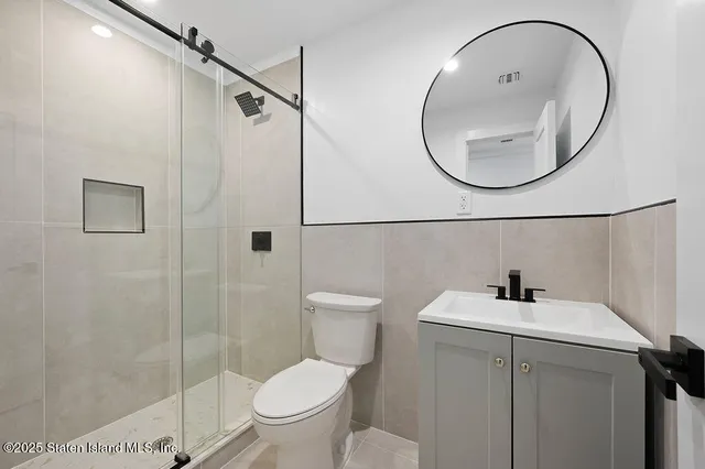 an empty room with a empty space and window