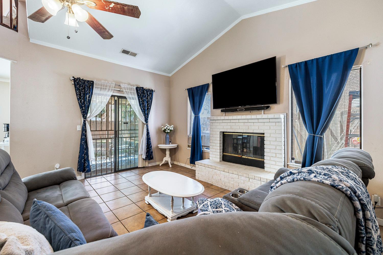 809 Alpha Street Tulare, CA 93274 - Photo 7 of 31