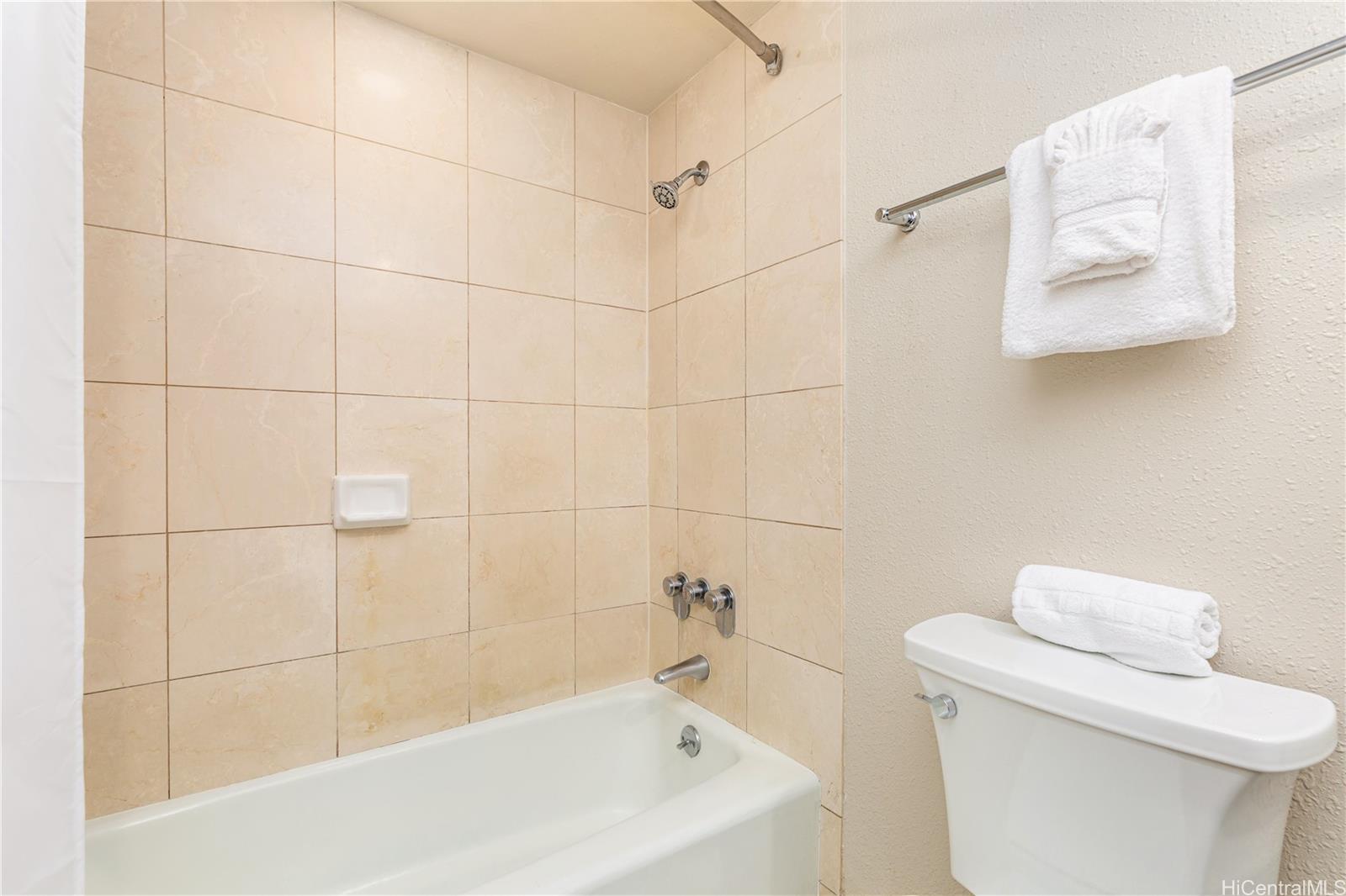 2045 Kalakaua Avenue, Unit 604 Honolulu, HI 96815 - Photo 12 of 24 a bathroom with a bathtub and a toilet