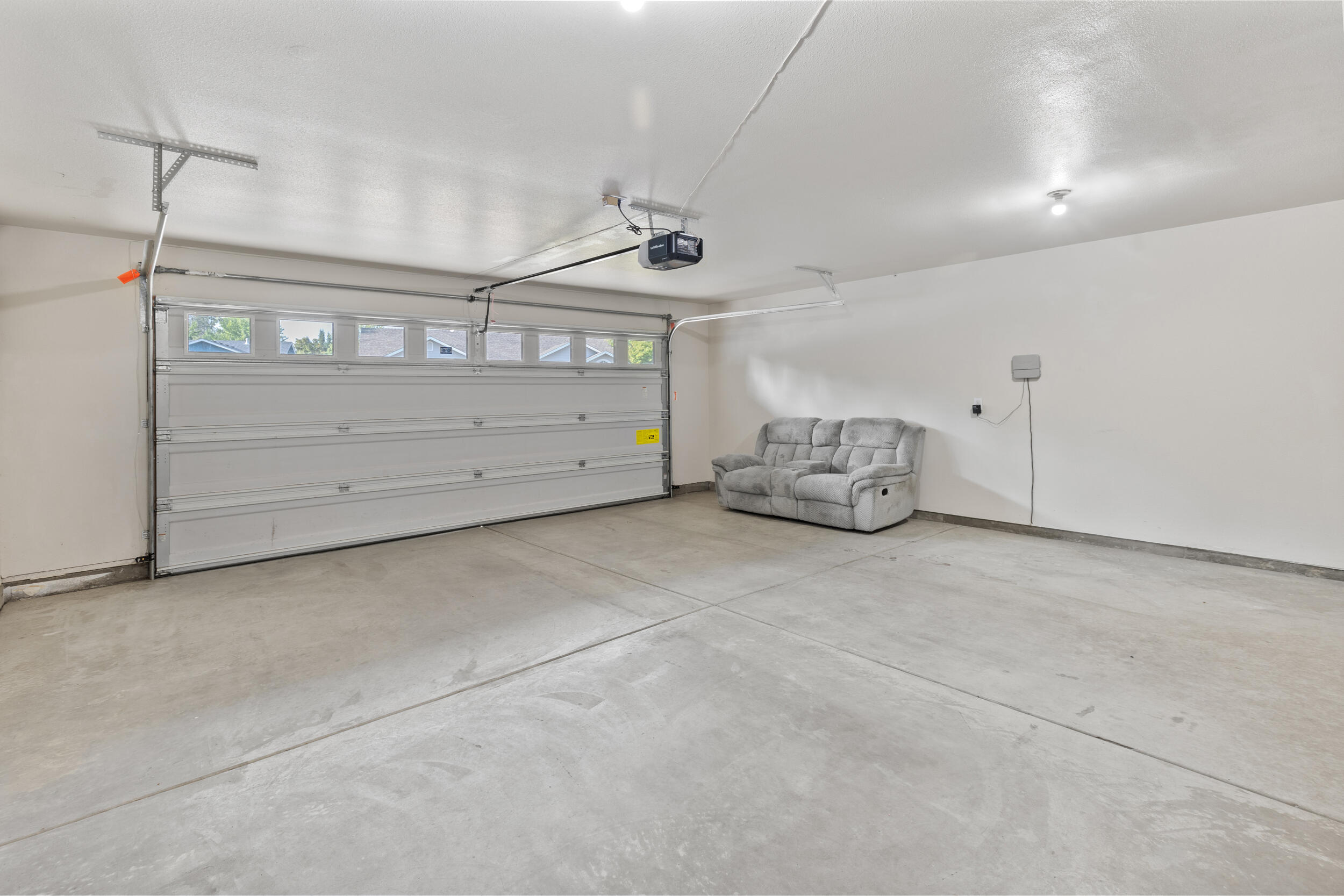 2701 Acres Road Grants Pass, OR 97527 - Photo 25 of 36 Garage